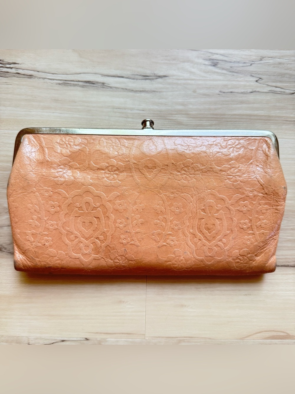 Hobo Lauren Embossed Leather Clutch Wallet light brown/peach